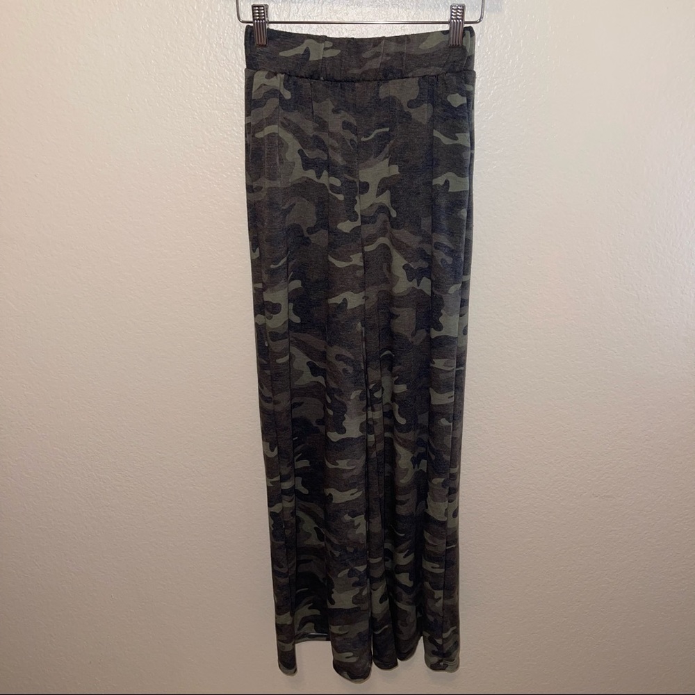 NWT Socialite Green Camo Wide Leg Pull On Stretch High Waist Lounge Pants Small